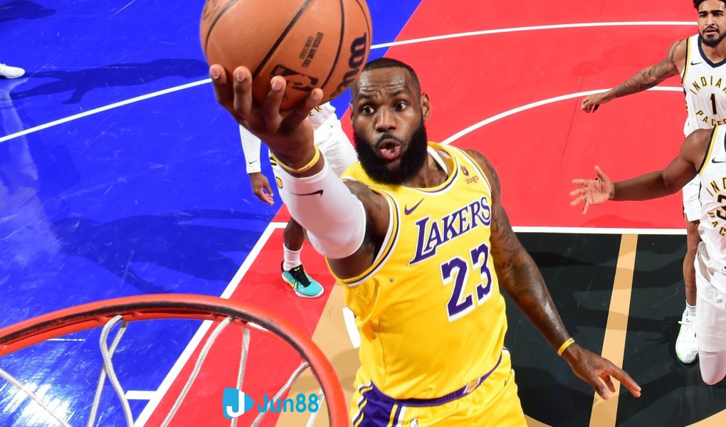 LeBron James khám phá những con đường mới trong trò chơi và dự đoán NFL